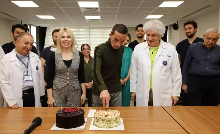 Türkiye’nin ilk yüz nakli olan Uğur Acar yeni yüzüyle 14 yılı geride bıraktı