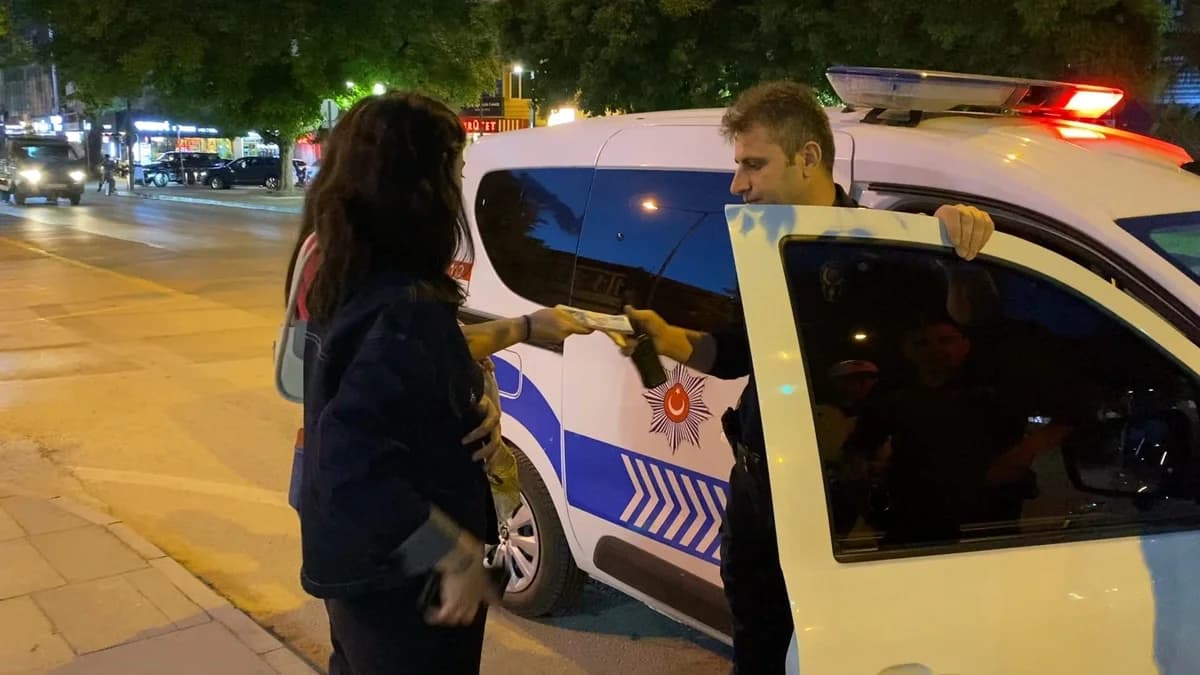 Bursa’da Altın Kalpli Vatandaş: ATM’de Unutulan 10 Bin TL’yi Polise Teslim Etti!