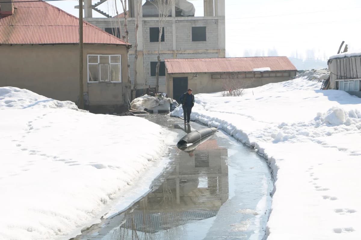 Yüksekova’da Sağanak Yağış Sonrası Su Baskınları