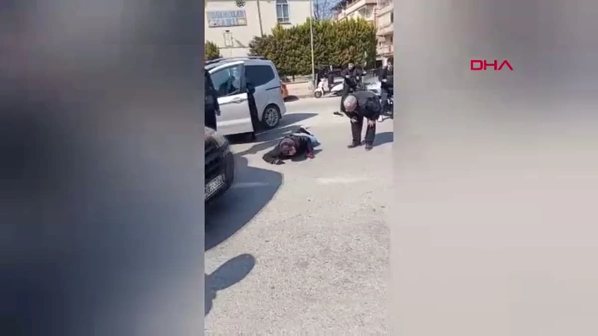 İnegöl’de Motosiklet ve Hafif Ticari Araç Çarpıştı: Sürücü Yaralı