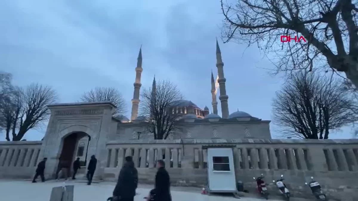 Edirne’de Selimiye Camisi’nde 4 Yıl Aradan Sonra İlk Bayram Namazı Kılındı