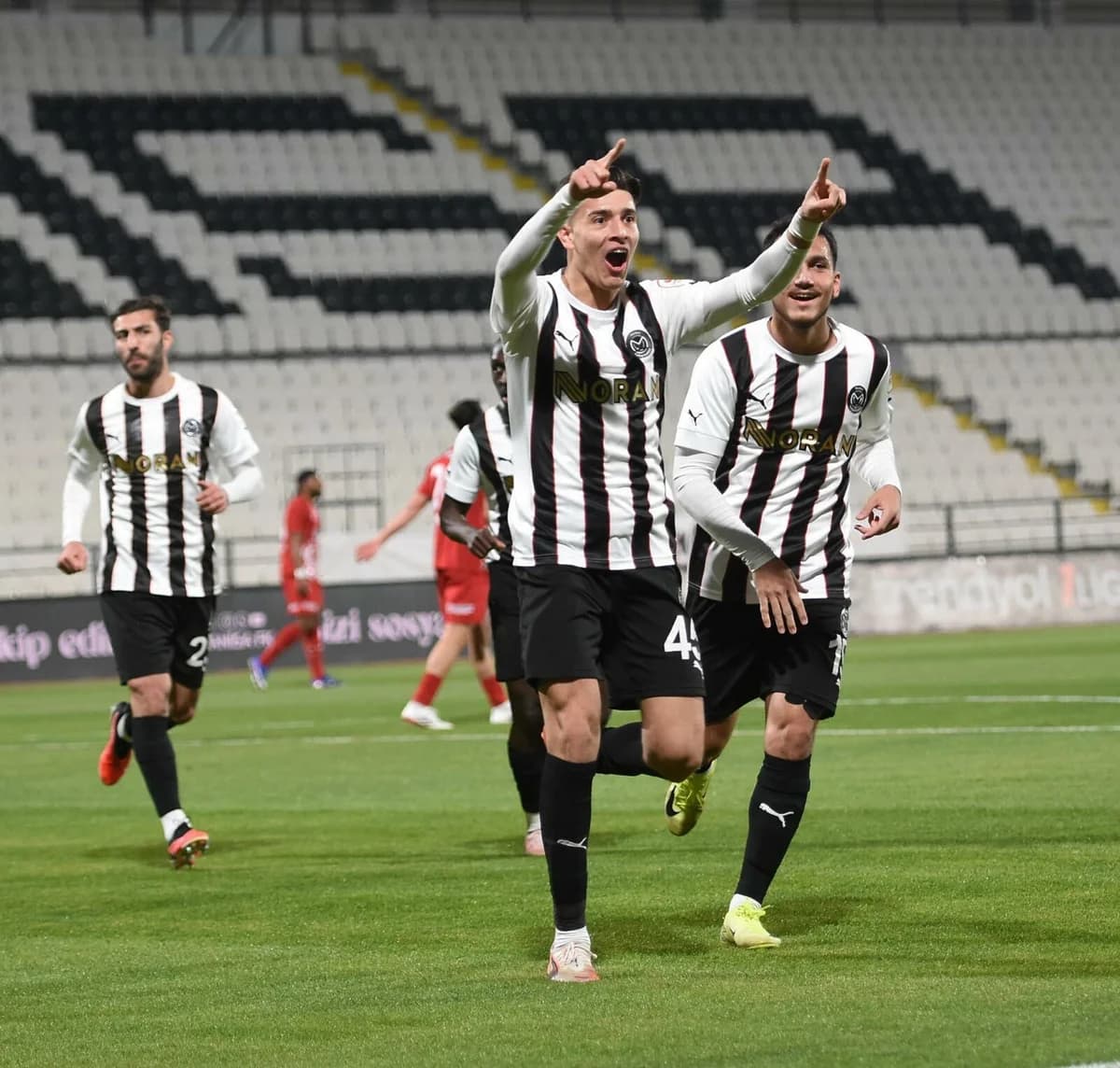 Manisa FK Evinde Moral Kazandı