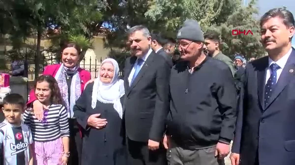 Bakan Çiftçi, Neşet Ertaş’ın Kabrini Ziyaret Etti ve Kaman’da Vatandaşlarla Buluştu