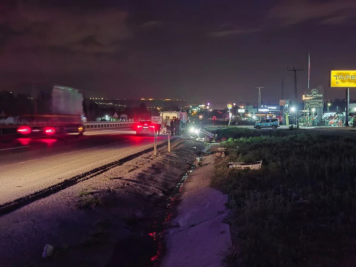 Ankara’da Trafik Kazası: Otomobil Takla Attı, 1 Kişi Hayatını Kaybetti, 2 Yaralı