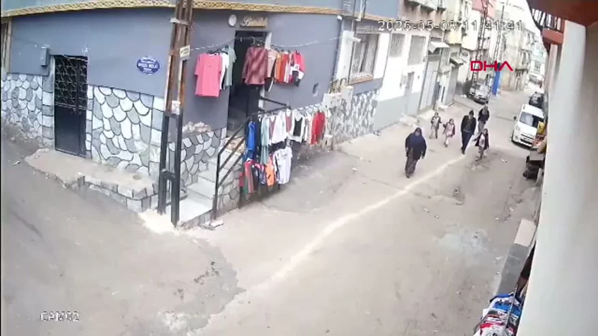 Gaziantep’te Kaza: Motosiklet Küçük Çocuğa Çarptı, Anlar Kamerada!