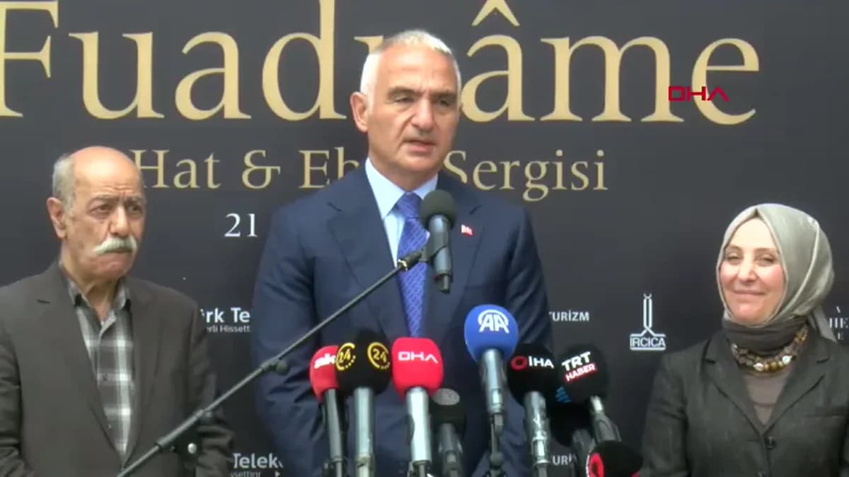 Bakan Ersoy’dan Fuat Başar’a özel sergi: ‘Fuadname Hat ve Ebru Sergisi’