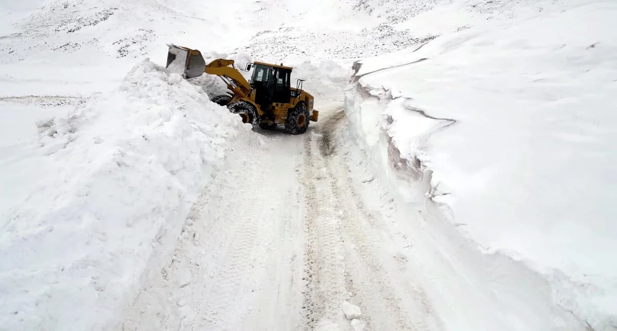 Erzurum’da 3 günde 1134 mahallenin yolu açıldı