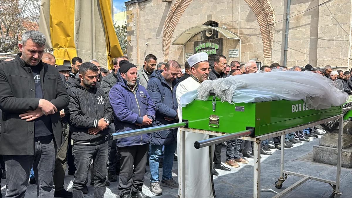 Boşanma Aşamasındaki Kadın Cinayetinde Acı Veda: Zeliha Yaylacı Toprağa Verildi