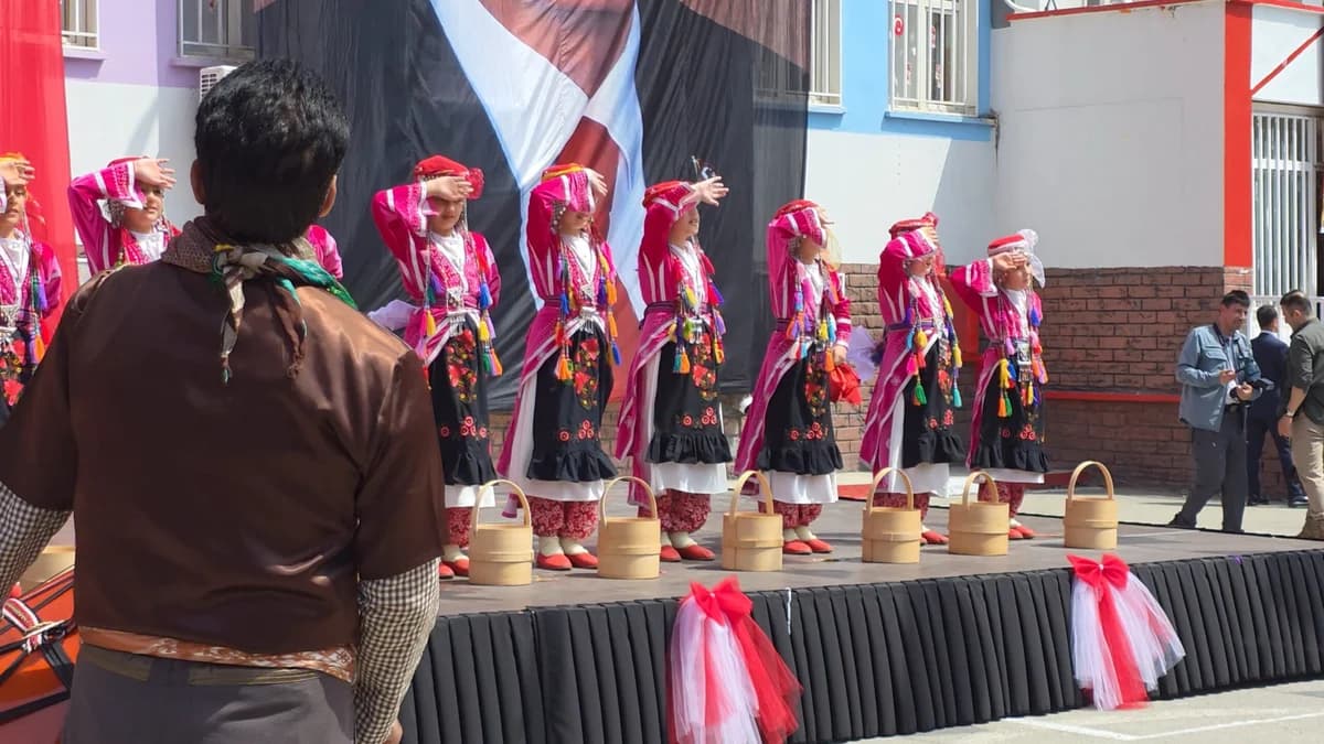 Şanlıurfa’da 23 Nisan Coşkusu, Siverek’te Hüzünlü Anma