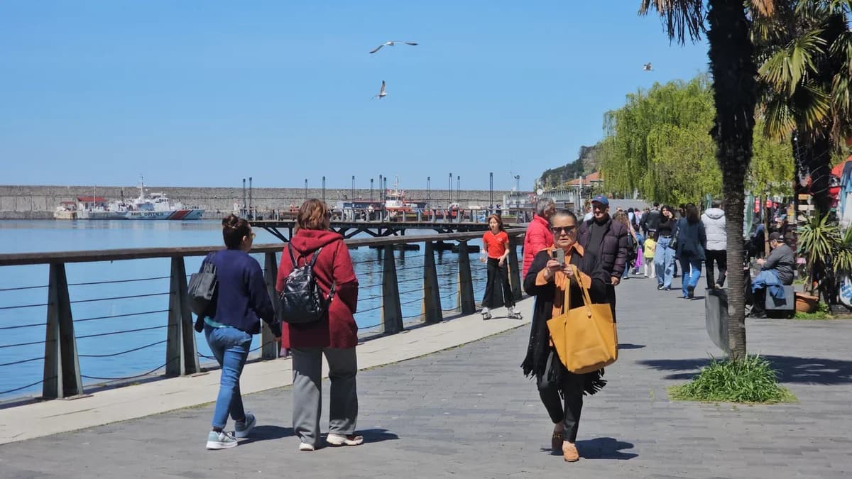 Zonguldak Güneşe Hasret Kaldı: Sahiller Bayram Etti!