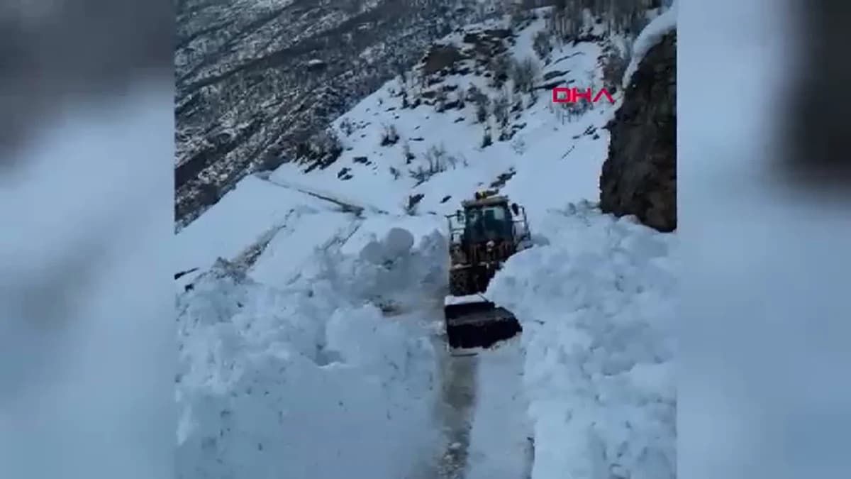 Bitlis’te Çığ Tehlikesi: Karbastı Köy Yolu Kapandı