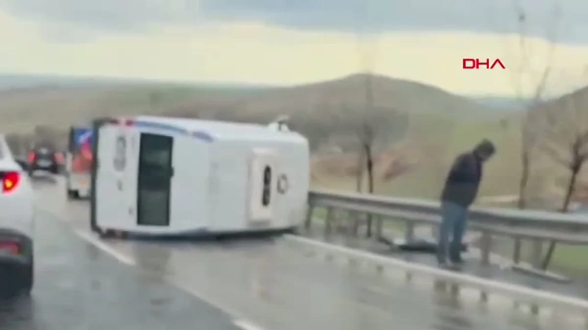 Mardin’de Minibüs Kazası: Sürücü Yaralandı