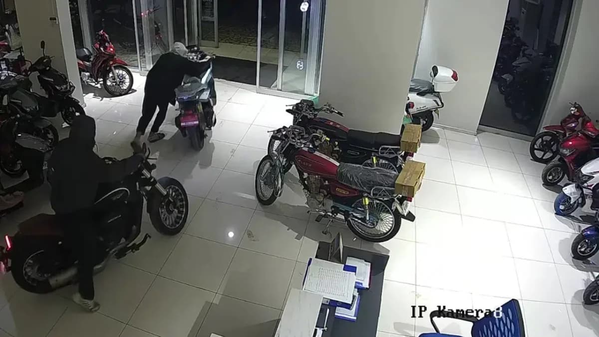 Adana’da 4 çocuk motosiklet galerisini soydu, tutuklandı
