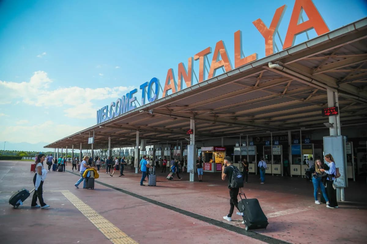 Antalya Havalimanı’nda Yolcu Trafiği 3 Milyonu Geçti