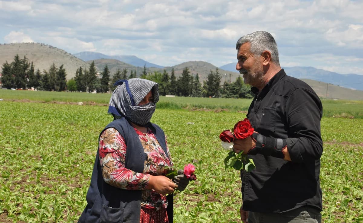 Tarım İşçisi Annelerin Yüzünü ‘Anneler Günü’nde Güldürdüler