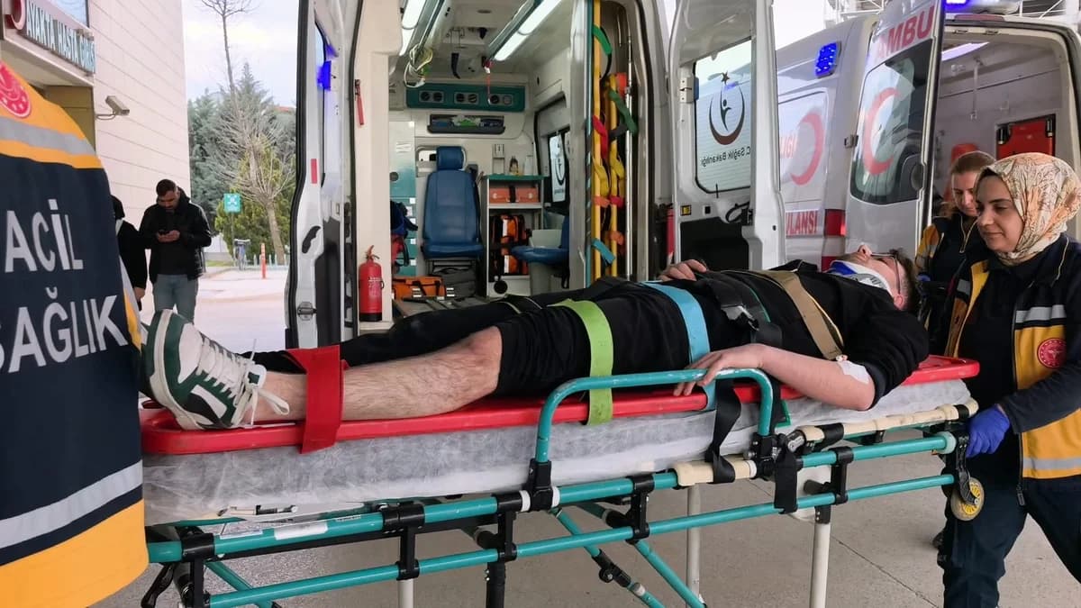 Bursa’da İki Otomobilin Çarpışması Sonucu İki Sürücü Yaralandı