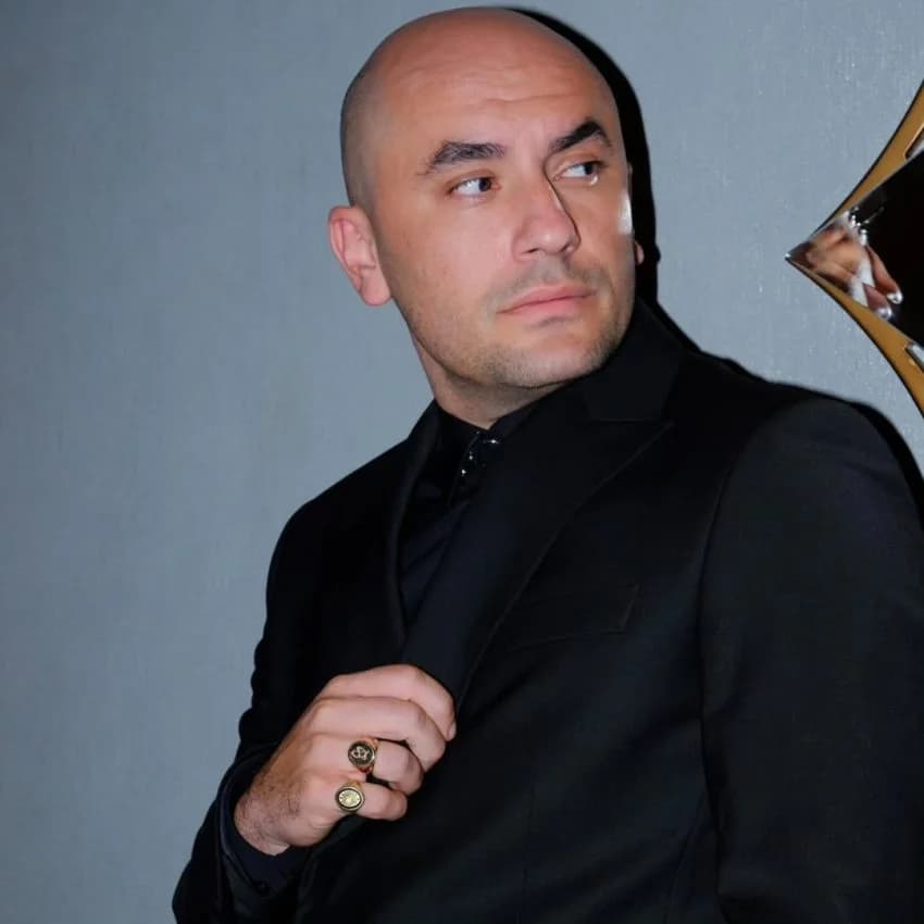 Giray Altınok çocukluk hayali olan vampir dünyasını diziye taşıyor