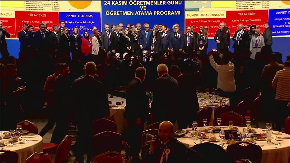 Öğretmenler Günü’nde 15 bin öğretme ataması yapıldı