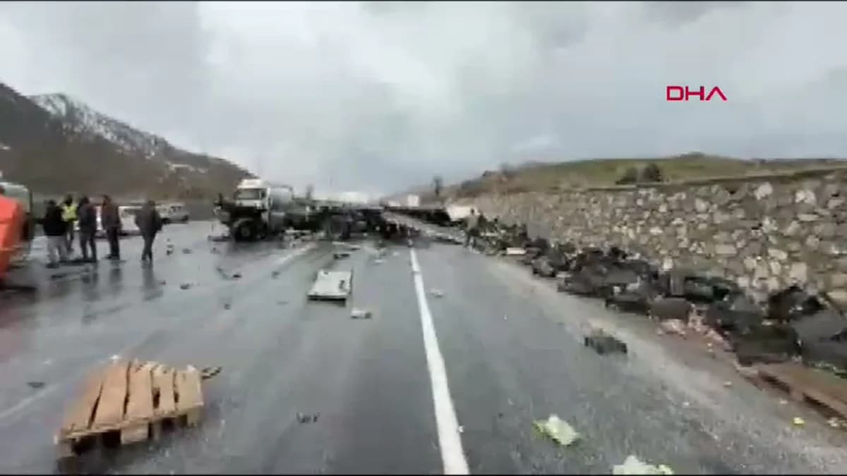 Bitlis’te Karayolları Aracıyla TIR Çarpıştı: 1’i Ağır, 3 Yaralı