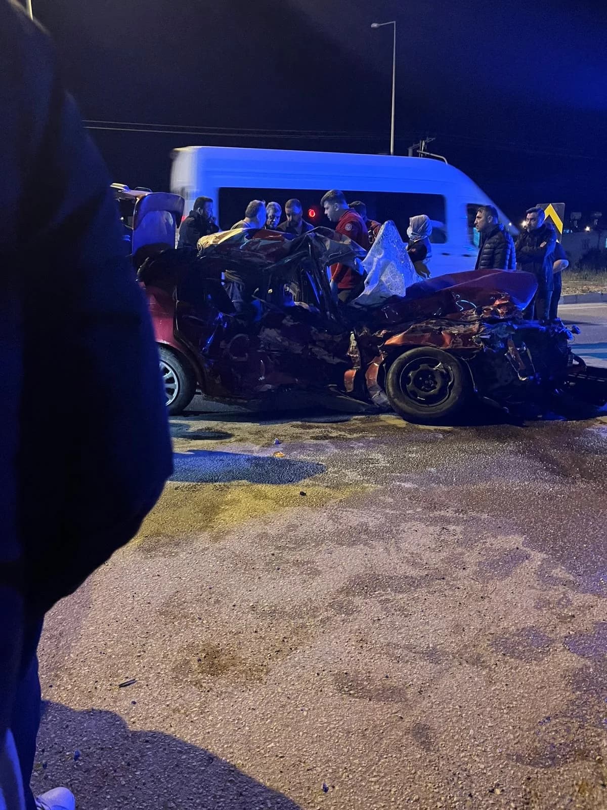 Mersin’de Trafik Kazası: Minibüs ve Otomobil Çarpıştı, 1 Kişi Hayatını Kaybetti