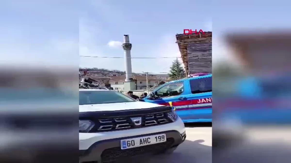 Tokat’taki Minare Deprem Sonrasında Kontrollü Olarak Yıkıldı