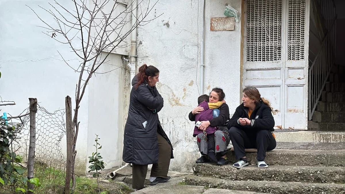 Evde Tek Başına Olan Çocuk Çakmak ile Oynarken Yangın Çıkardı