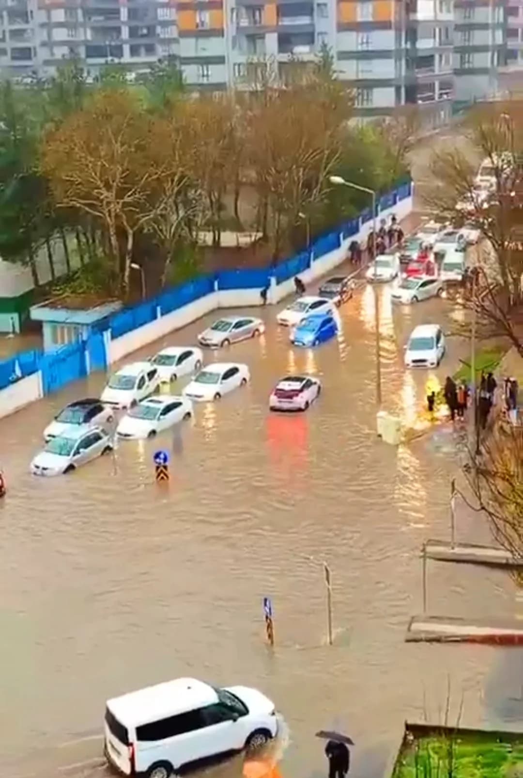 Batman’da Sağanak Yağış Kenti Felç Etti