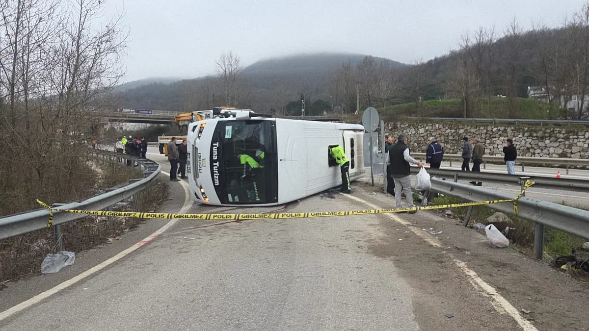 Yalova’da İşçi Servisi Devrildi: 1 Kişi Hayatını Kaybetti, 20 Yaralı