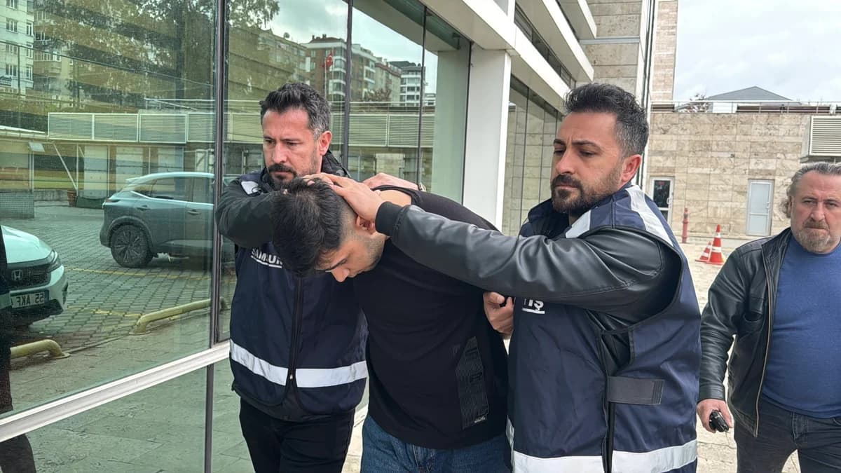 Samsun’da Bıçaklama Olayı: Mesai Arkadaşını Öldüren Şüpheli Adliyeye Sevk Edildi