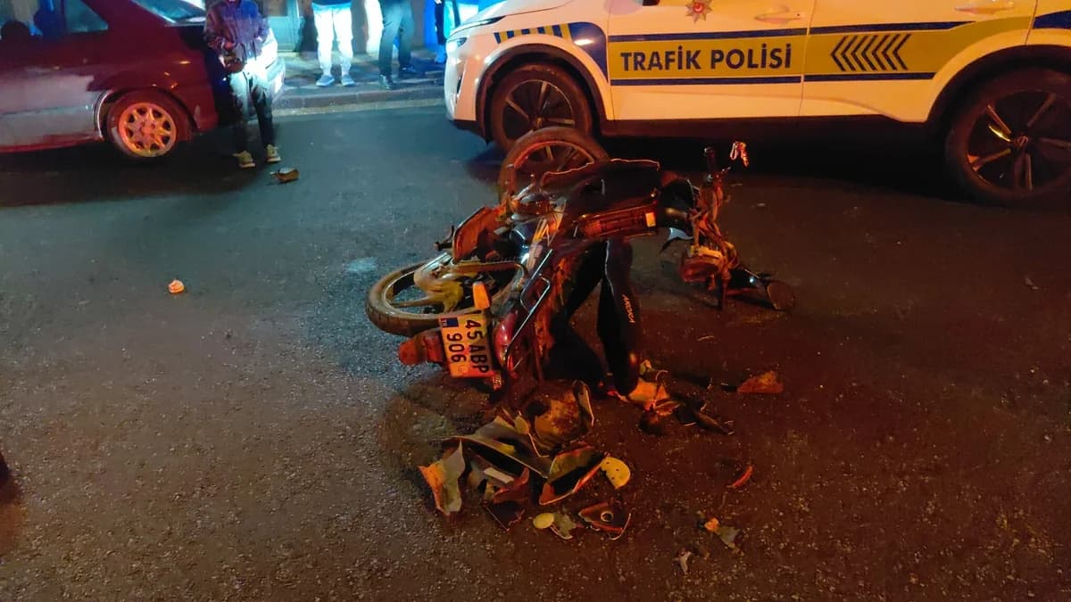 Manisa’da Kan Donduran Kaza: Motosiklet Sürücüsü Ağır Yaralandı, O Anlar Kamerada!