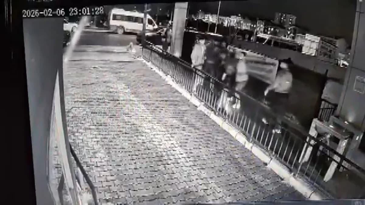 Küçükçekmece’de polis memuru ve eşi sokak ortasında darbedildi