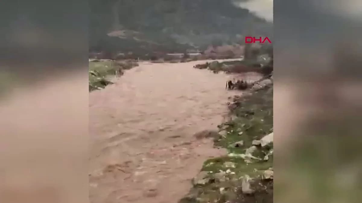 Antalya’da Sağanak Yağışlar Tarım Alanlarını Vurdu