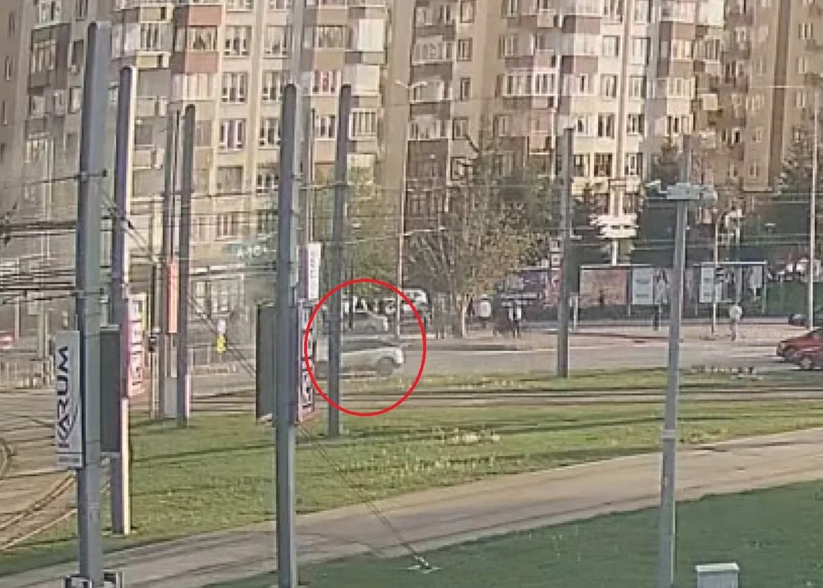Kayseri’de Elektrikli Otomobil Alevlere Teslim Oldu: Yangın Battaniyesiyle Müdahale Kamerada