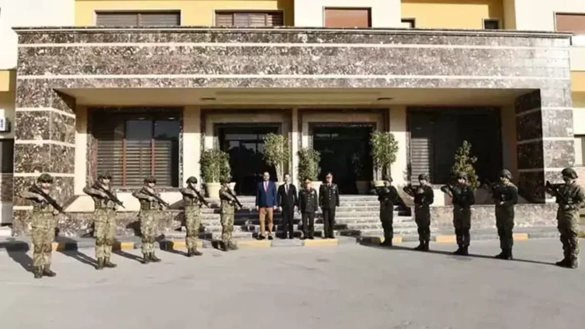 Orgeneral Selçuk Bayraktaroğlu Libya Görev Grubu Komutanlığını ziyaret etti