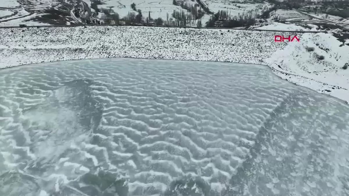 Erzurum’da Demirdöven Barajı Buzla Kaplandı