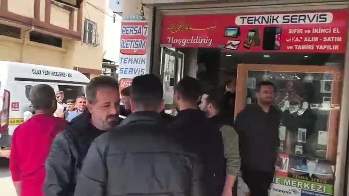 Adana’da Kasklı Şüpheli, Telefon Tamircisini Katletti
