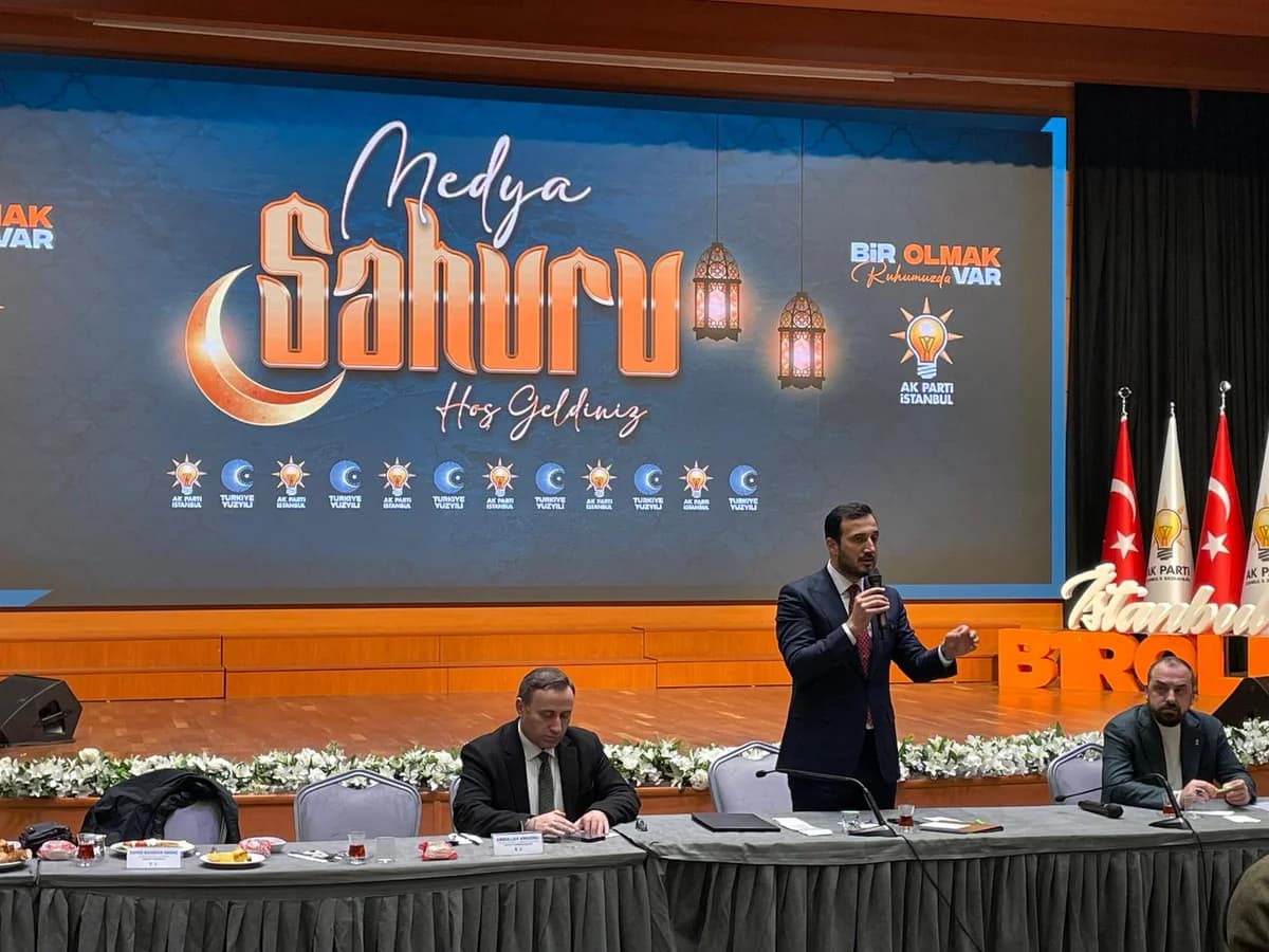 AK Parti İstanbul İl Başkanlığı’nda Medya Sahuru Buluşması Düzenlendi