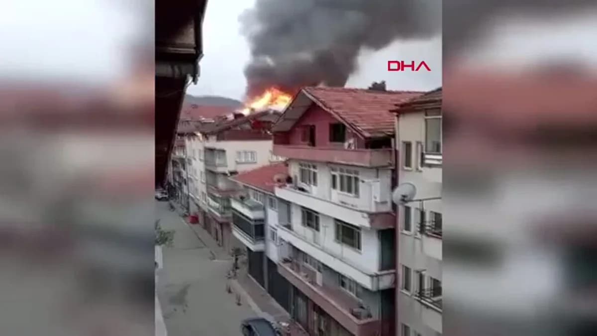 Bartın’da 4 Katlı Bina Çatısında Yangın