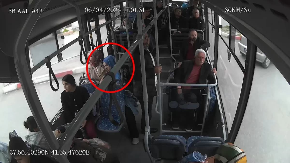 Siirt’te Belediye Otobüsünde Fenalaşan Yolcuya Acil Yardım