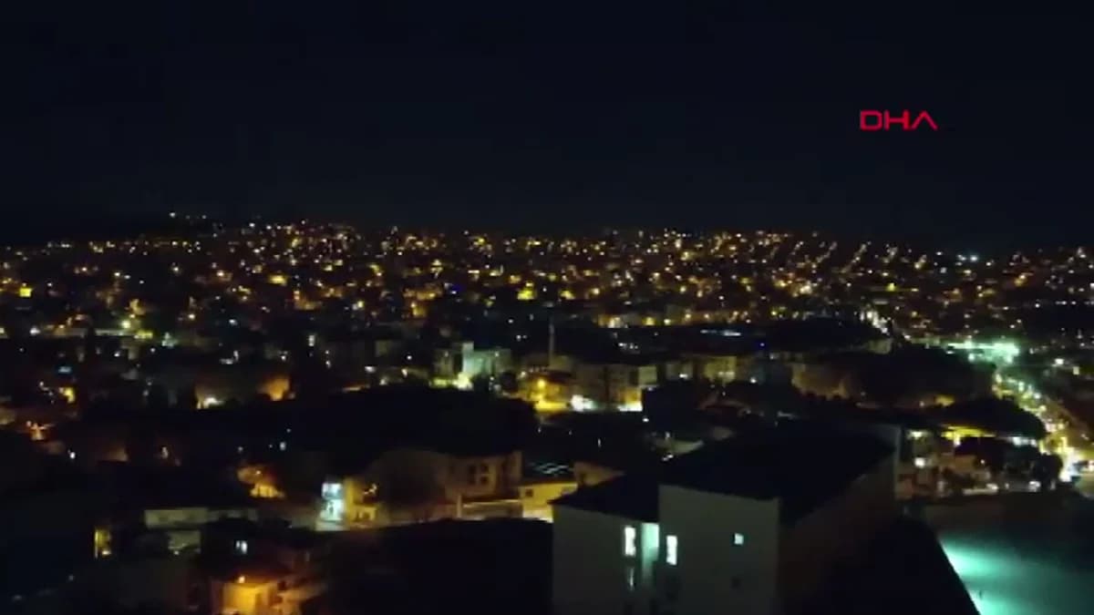 İzmir’de Ruhsatsız 149 Tabanca ve Uyuşturucu Ele Geçirildi