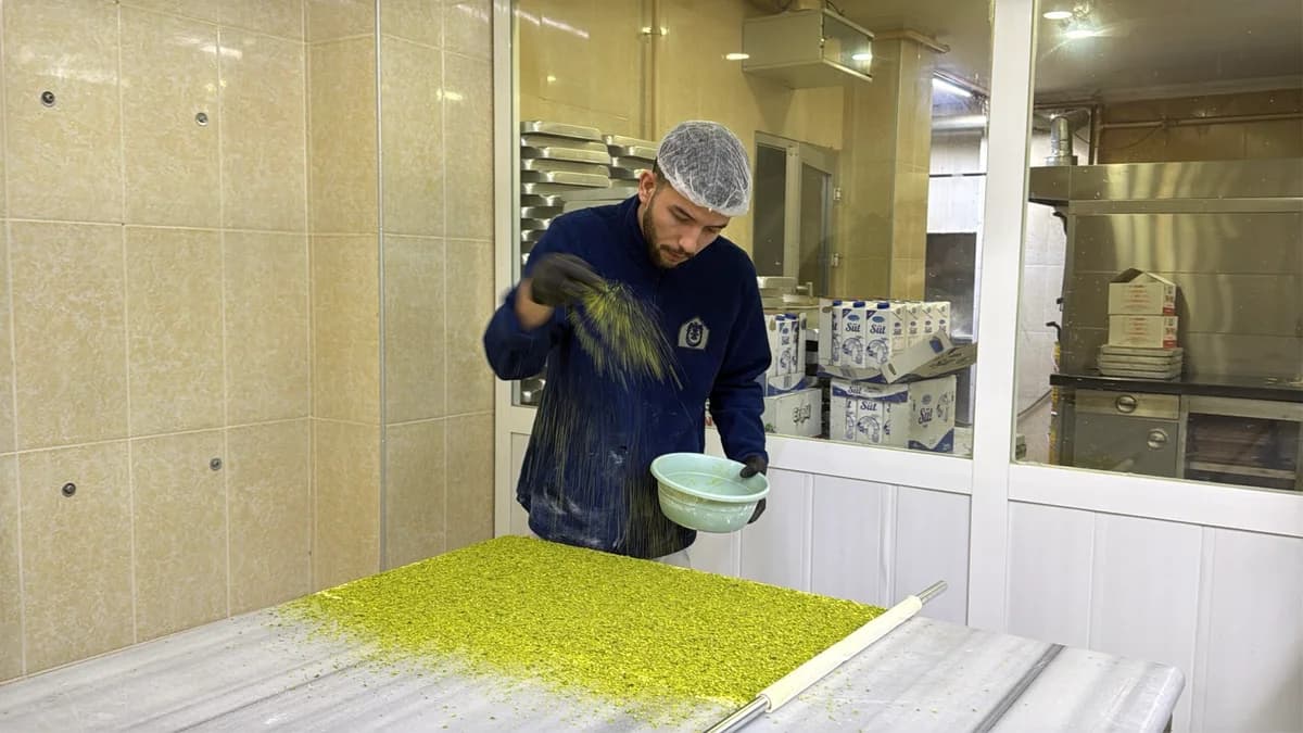 Ramazan Mesaisi Başladı: Tatlıcılar İftar Sofraları İçin 12 Saat Çalışıyor