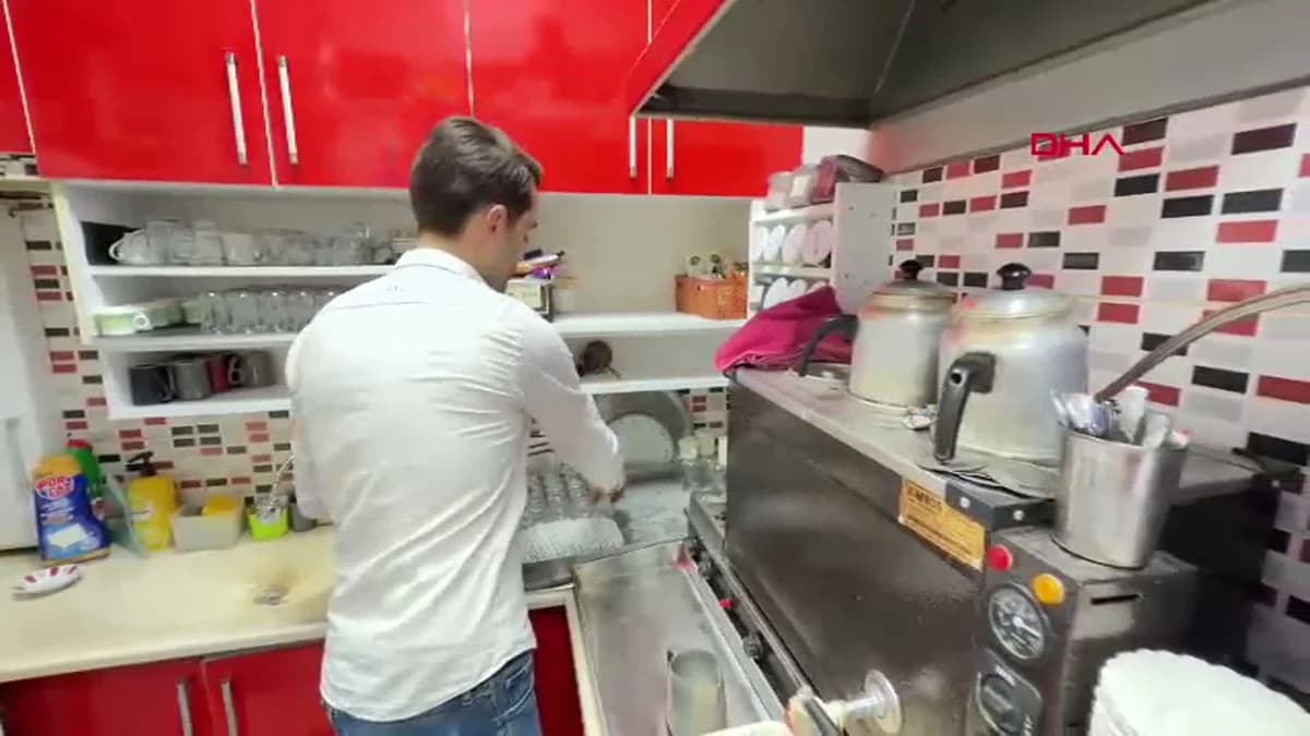 Bartın’da Çaycıdan Devrim Gibi Yenilik: Hoverboard ile Çay Servisi!
