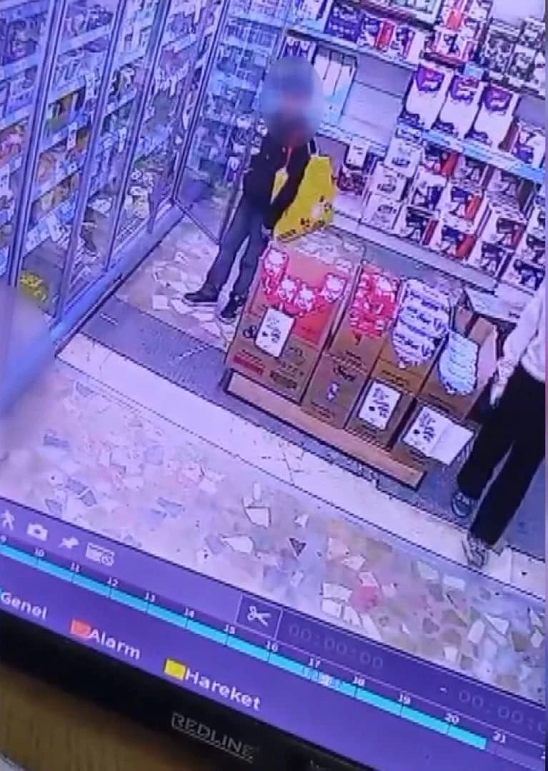 Sultangazi’de İki Çocuk Marketten Hırsızlık Yaptı