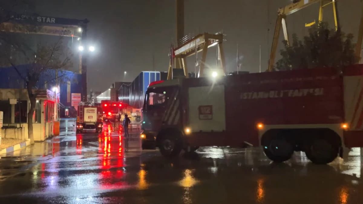 Tuzla’daki Kuru Yük Gemisinde Yangın Çıktı