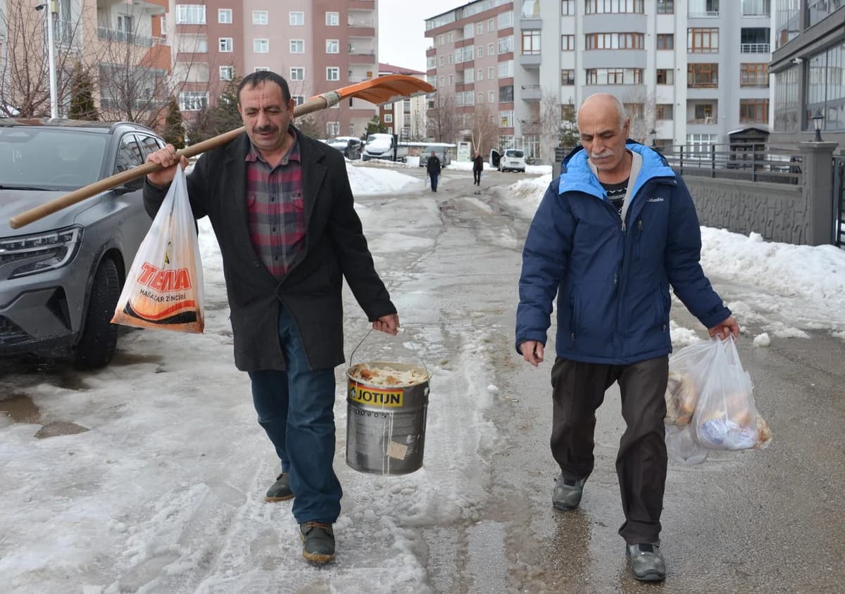 10 Yıldır Kuşlara Yem Bırakan İki Arkadaş: ‘Allah’ın Misafirleri’