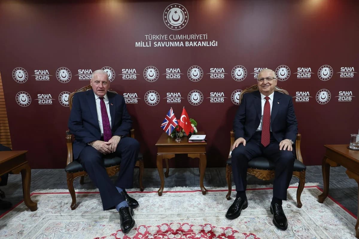 Bakan Güler ve Birleşik Krallık Bakanı Coaker SAHA 2026 Fuarı’nda Buluştu: Savunma İşbirliği Vurgusu