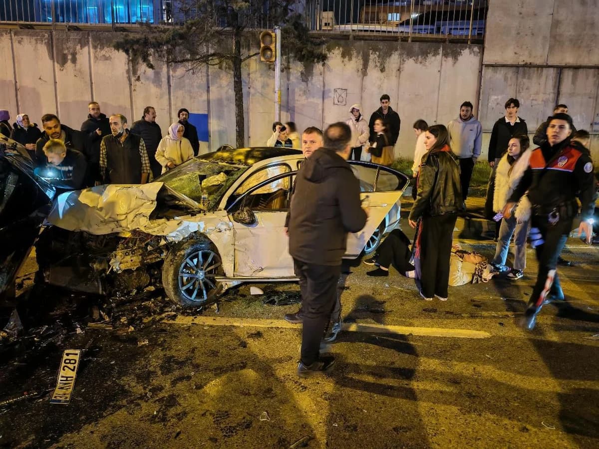 Üsküdar’da Kafa Kafaya Kaza: Anlar Güvenlik Kamerasında