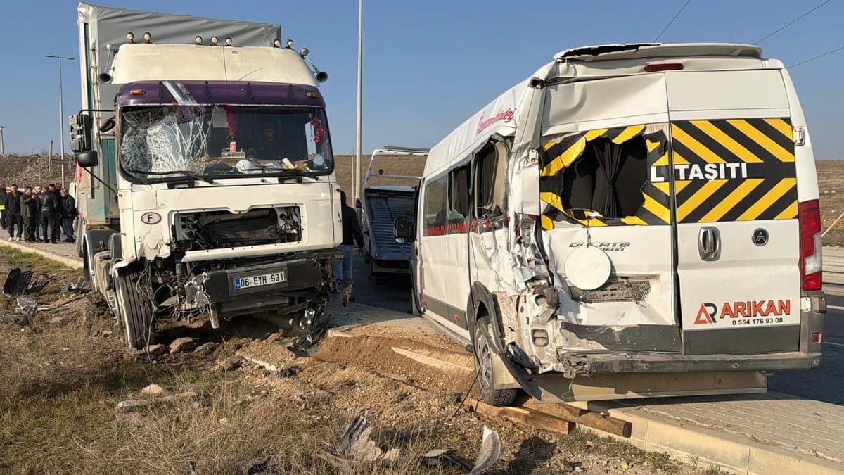 Eskişehir’de TIR Kazası: 12 Yaralı
