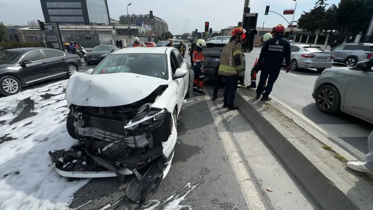 Avcılar’da Trafik Kazası: Sürücü Hafif Yaralandı