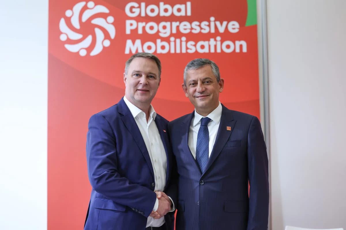 Özgür Özel ve Andreas Babler İspanya’da Bir Araya Geldi